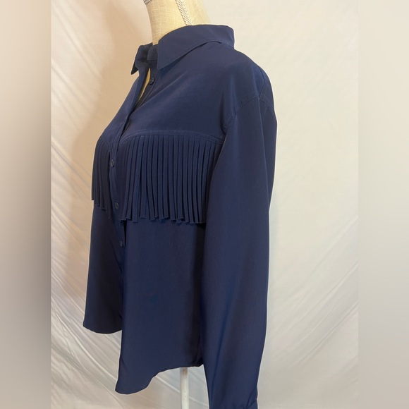 NWT Willowbend Navy Western women’s Button Down top…size L - Picture 4 of 7